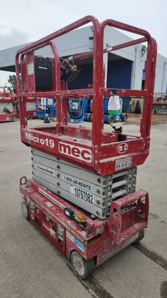 2018 MEC MICRO 19 Scissor Lift