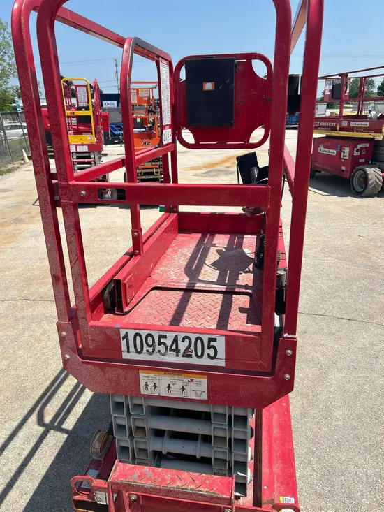 2019 MEC MICRO 19 Scissor Lift