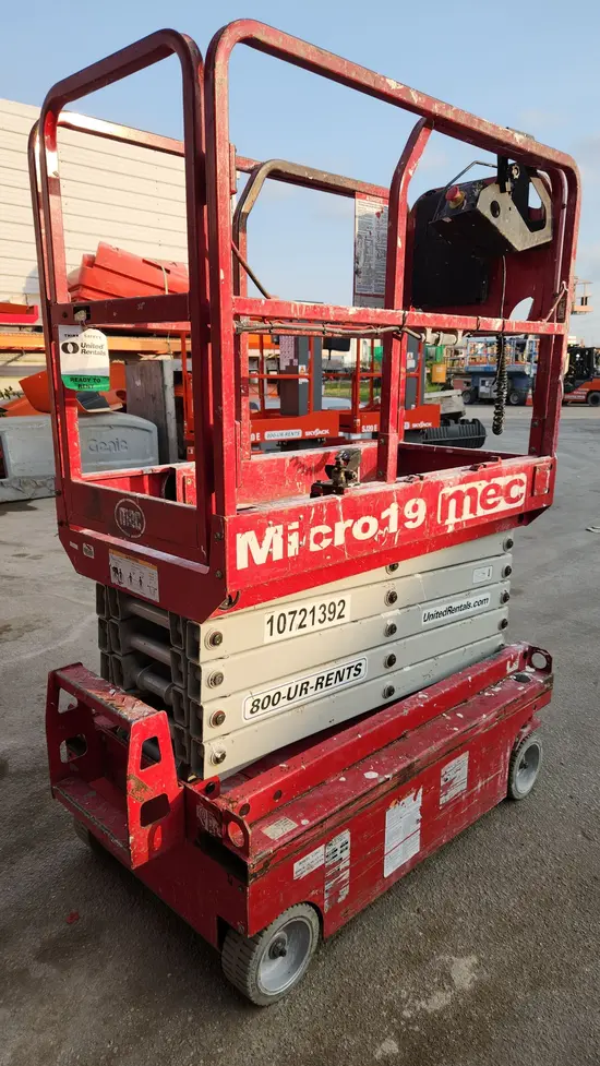 2018 MEC MICRO 19 Scissor Lift