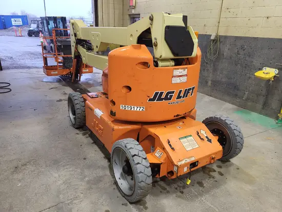 2013 JLG E450AJ Articulating Boom Lift