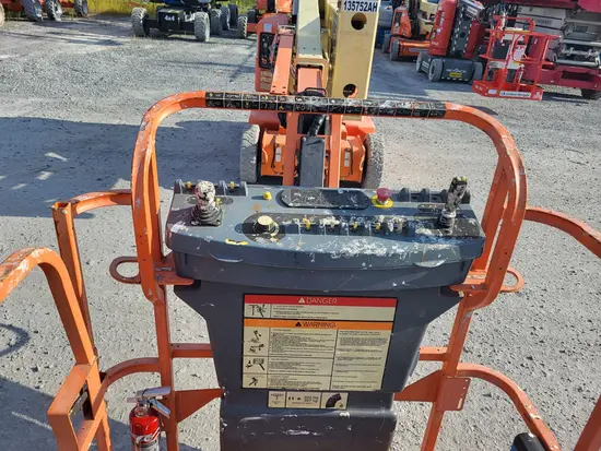 2014 JLG E400AJPN Articulating Boom Lift