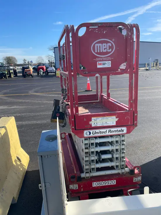 2018 MEC MICRO 19 Scissor Lift