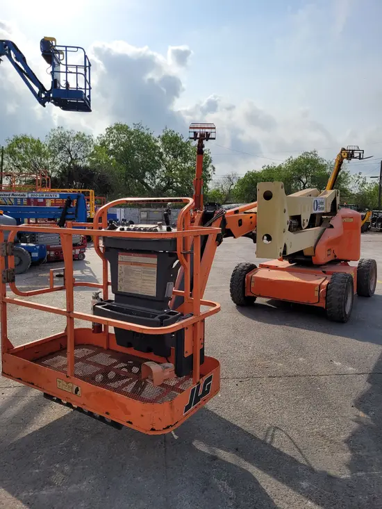 2014 JLG E450AJ Articulating Boom Lift