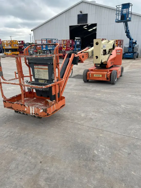 2014 JLG E400AJPN Articulating Boom Lift