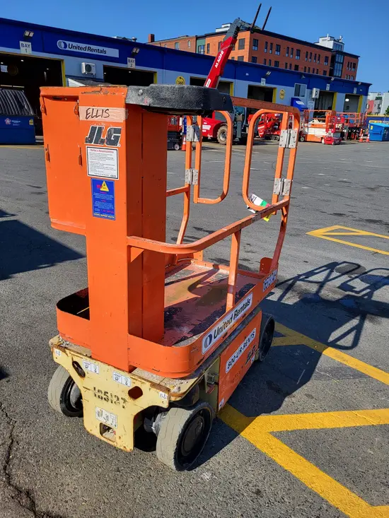 2016 JLG 1230ES Self-Propelled One-Person Lift