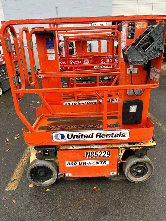 2014 JLG 1230ES Self-Propelled One-Person Lift
