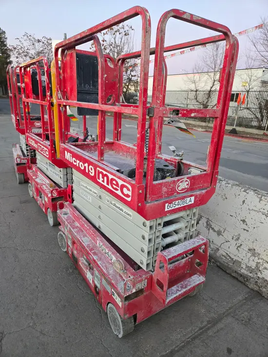2018 MEC MICRO 19 Scissor Lift