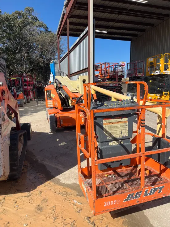 2016 JLG E400AJPN Articulating Boom Lift