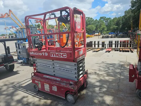 2018 MEC MICRO 19 Scissor Lift
