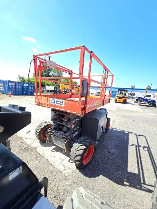 2017 Skyjack SJ6832RT Rough Terrain Scissor Lift