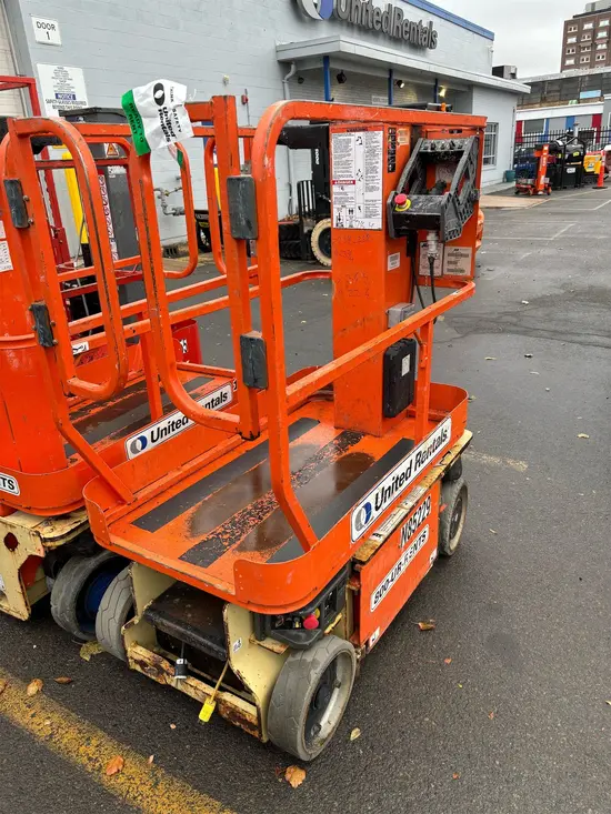 2014 JLG 1230ES Self-Propelled One-Person Lift