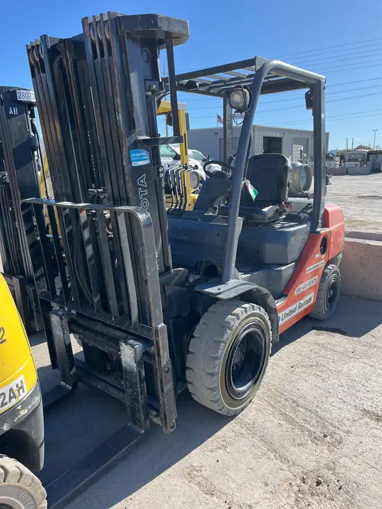 2018 Toyota 8FGU30 Warehouse Forklift