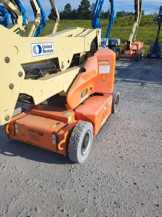 2014 JLG E400AJPN Articulating Boom Lift