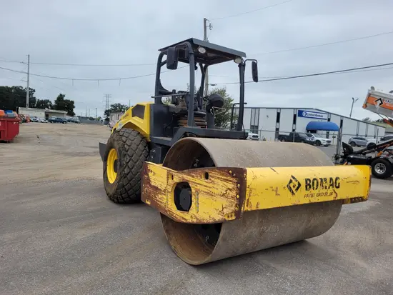 2018 BOMAG BW211D-5 Single Drum Roller