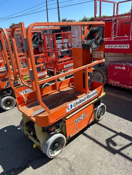 2014 JLG 1230ES Self-Propelled One-Person Lift