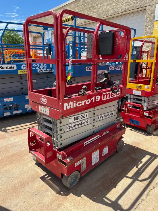 2018 MEC MICRO 19 Scissor Lift