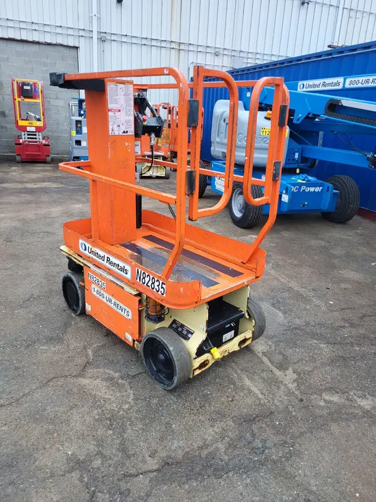 2014 JLG 1230ES Self-Propelled One-Person Lift