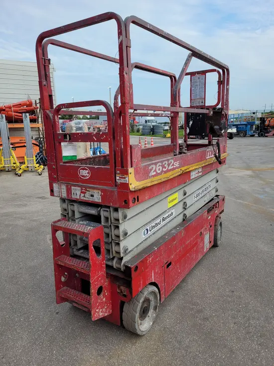 2017 MEC 2632SE Scissor Lift