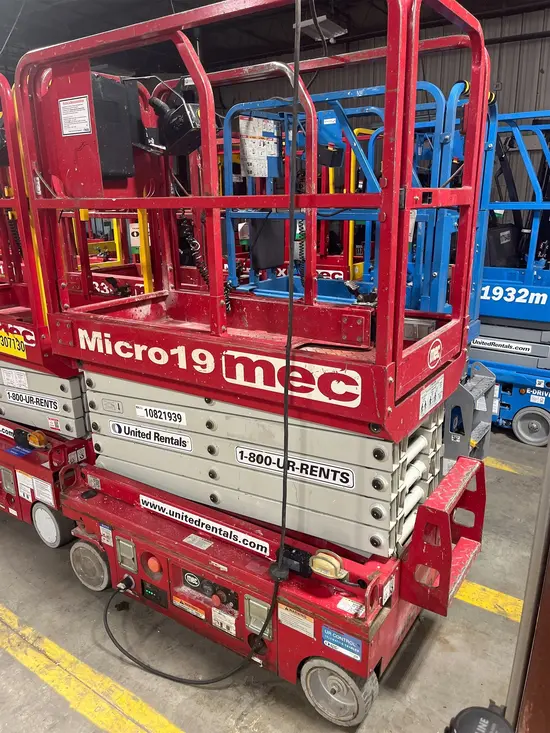2018 MEC MICRO 19 Scissor Lift