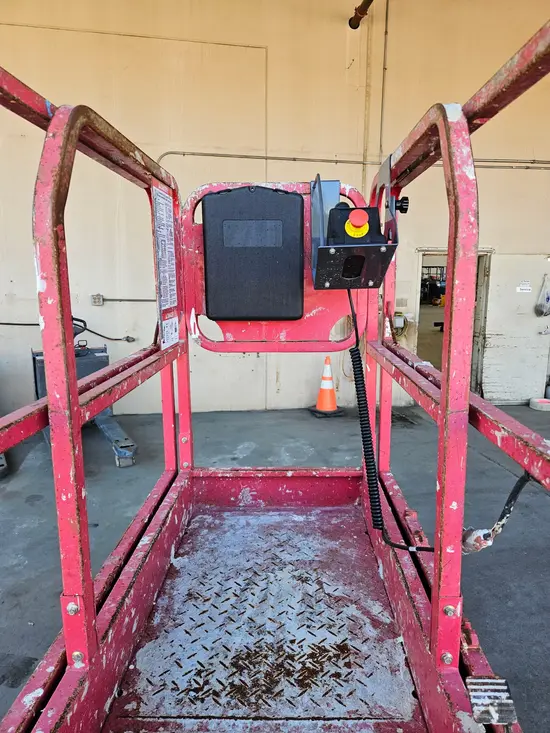 2018 MEC MICRO 19 Scissor Lift