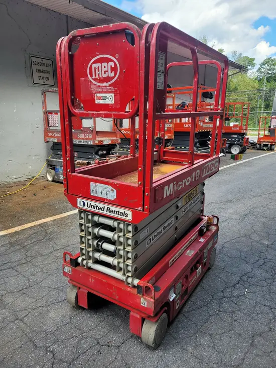 2018 MEC MICRO 19 Scissor Lift
