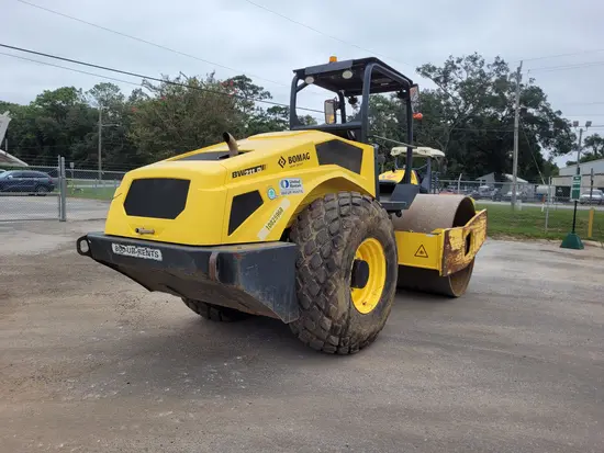 2018 BOMAG BW211D-5 Single Drum Roller