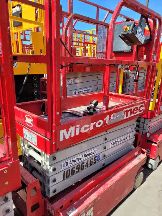 2017 MEC MICRO 19 Scissor Lift