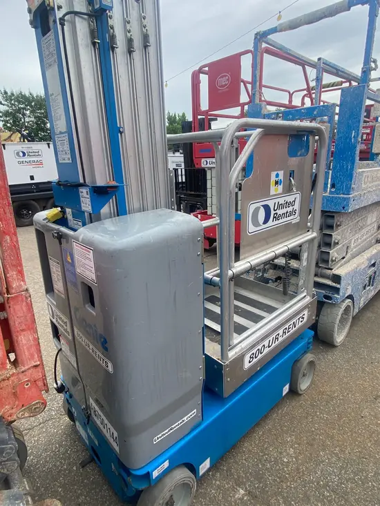 2018 Genie GR-20 Self-Propelled One-Person Lift
