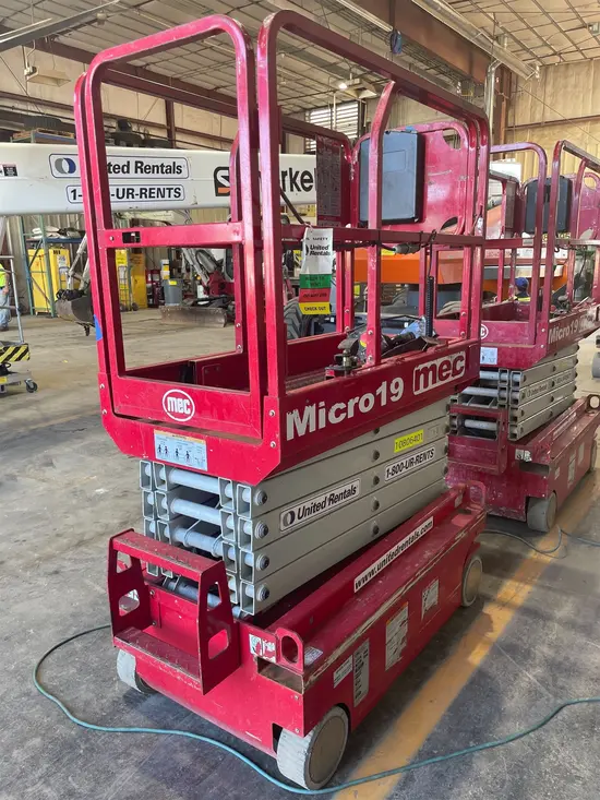 2018 MEC MICRO 19 Scissor Lift