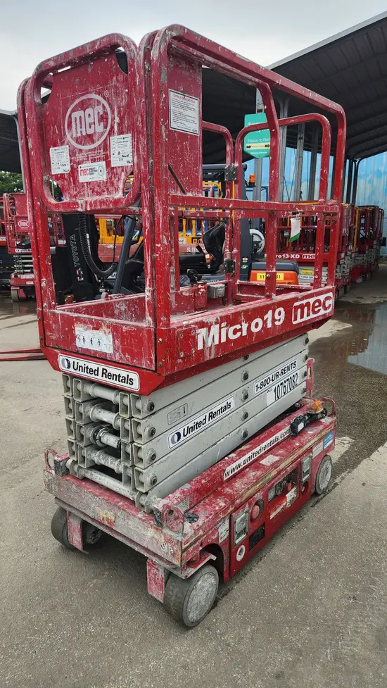 2018 MEC MICRO 19 Scissor Lift