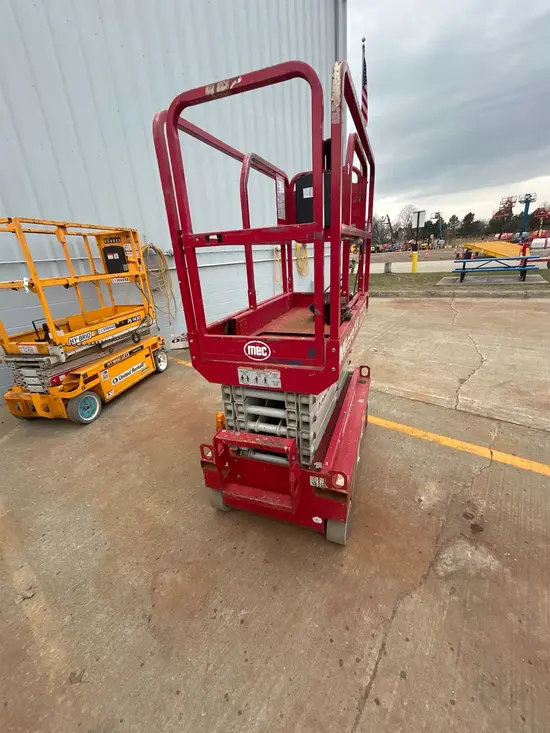 2018 MEC MICRO 19 Scissor Lift