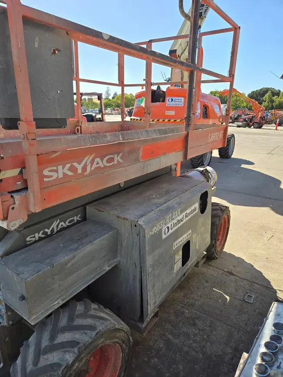 2017 Skyjack SJ6832RT Rough Terrain Scissor Lift