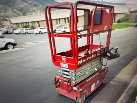 2018 MEC MICRO 19 Scissor Lift