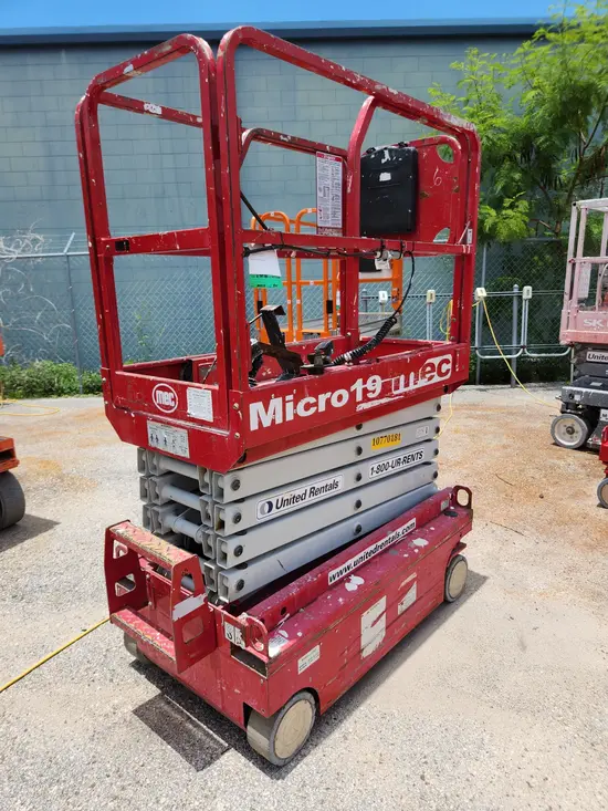 2018 MEC MICRO 19 Scissor Lift