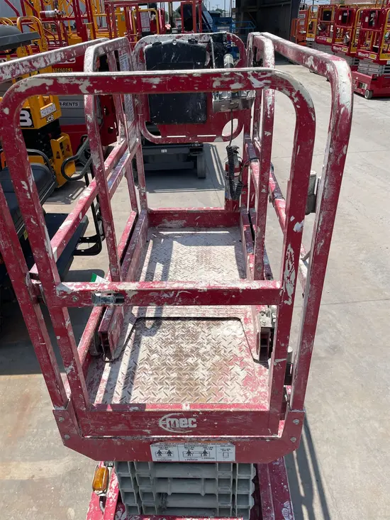 2018 MEC MICRO 19 Scissor Lift