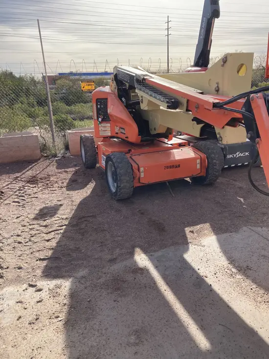 2018 JLG E450AJ Articulating Boom Lift