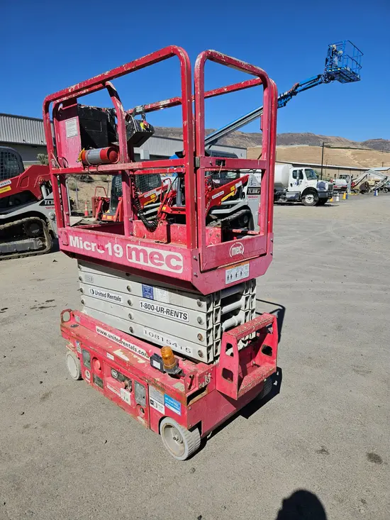 2018 MEC MICRO 19 Scissor Lift