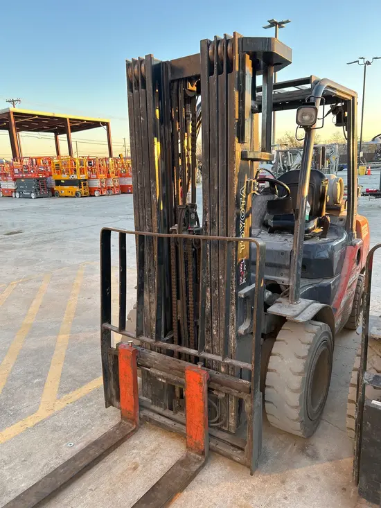 2018 Toyota 8FGU30 Warehouse Forklift