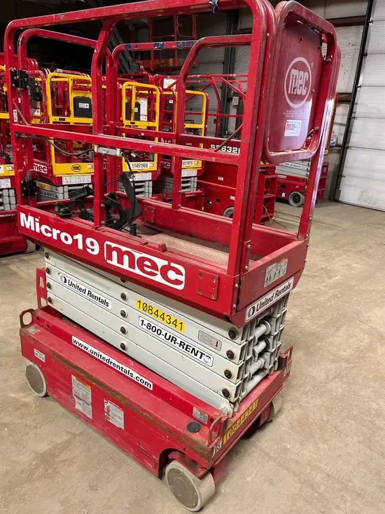 2018 MEC MICRO 19 Scissor Lift