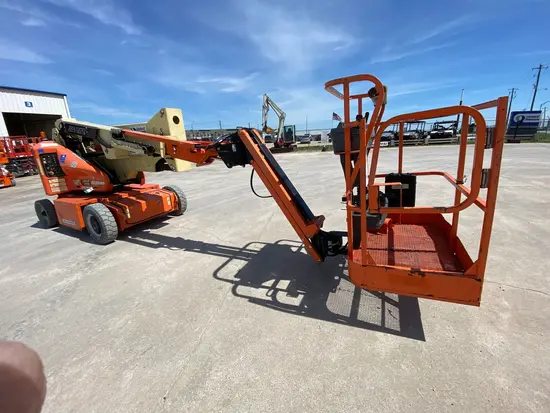 2016 JLG E400AJPN Articulating Boom Lift