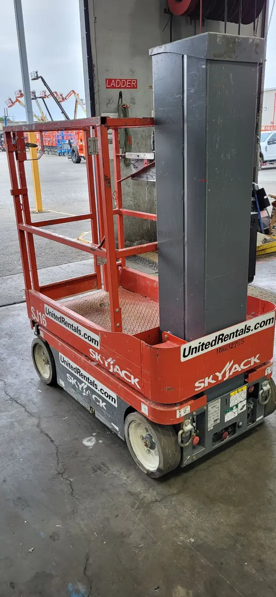 2017 Skyjack SJ16 Self-Propelled One-Person Lift