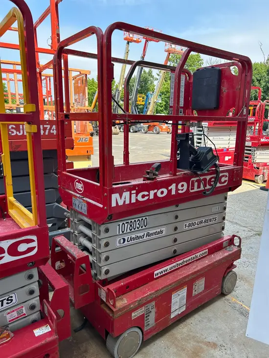 2018 MEC MICRO 19 Scissor Lift