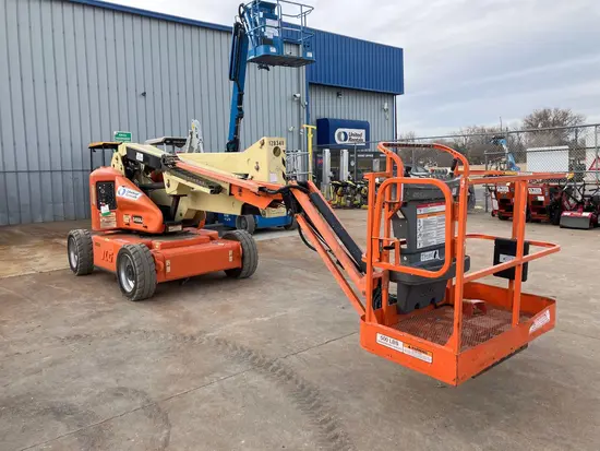 2013 JLG E450AJ Articulating Boom Lift