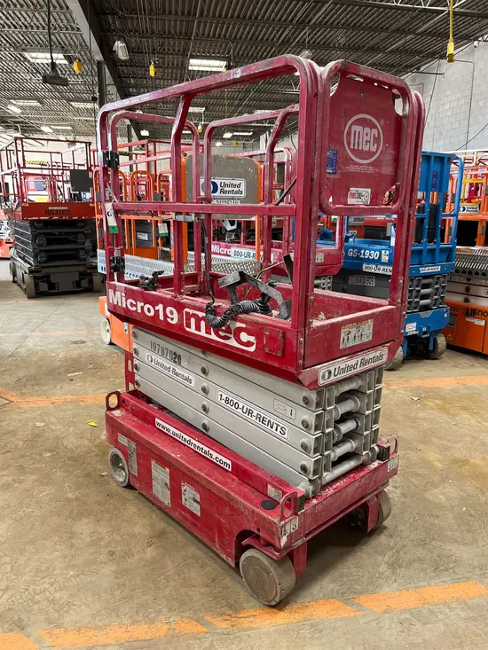 2018 MEC MICRO 19 Scissor Lift