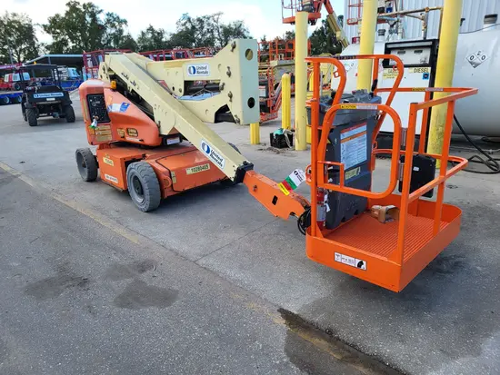 2014 JLG E400AN Articulating Boom Lift
