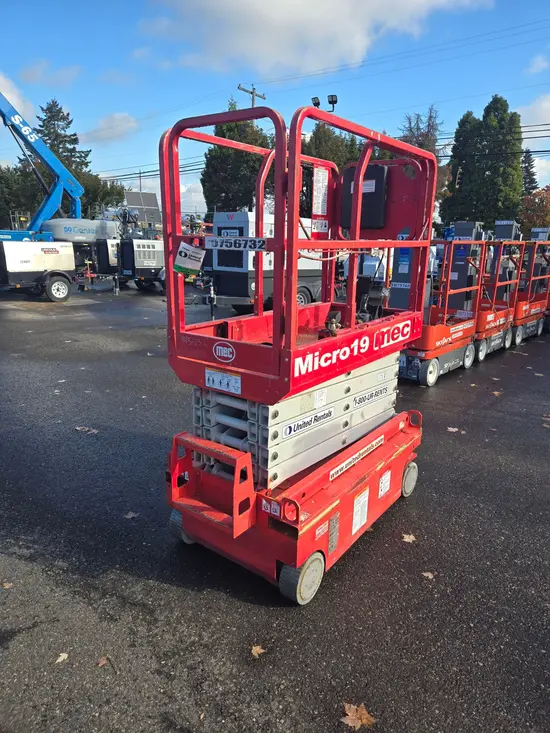 2018 MEC MICRO 19 Scissor Lift