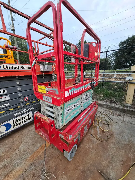 2018 MEC MICRO 19 Scissor Lift