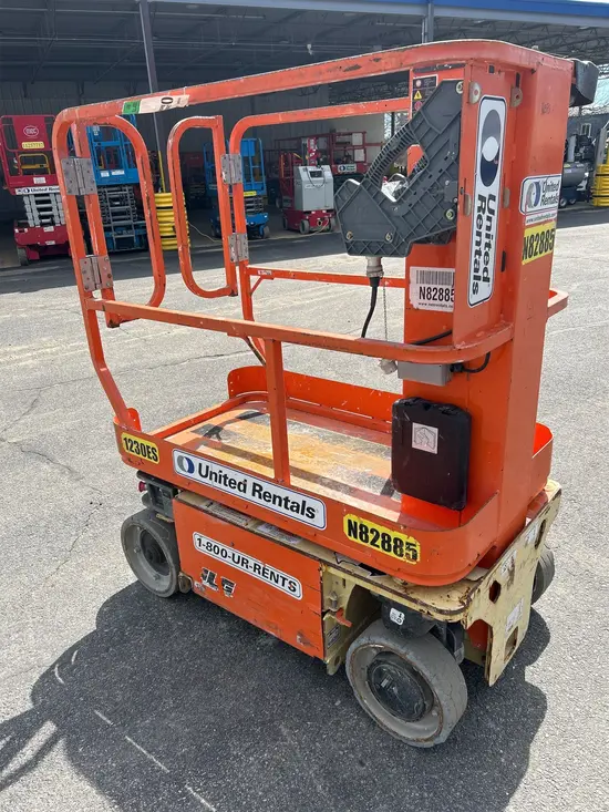 2014 JLG 1230ES Self-Propelled One-Person Lift