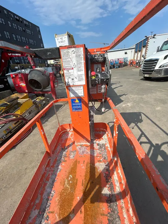 2016 JLG 1230ES Self-Propelled One-Person Lift