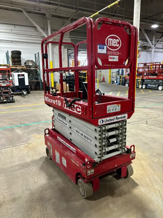 2018 MEC MICRO 19 Scissor Lift